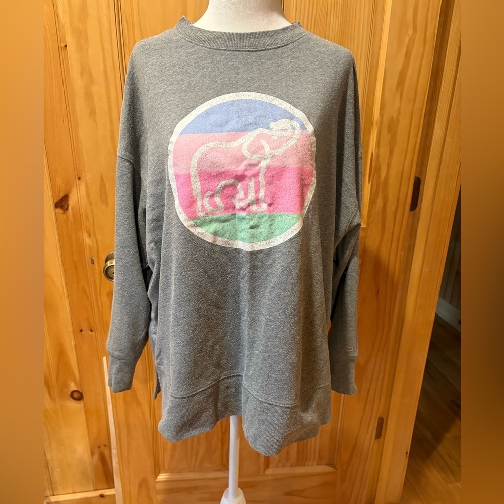 Crown & Ivy Gray pastel Elephant Graphic Sweatshirt vintage 90’s